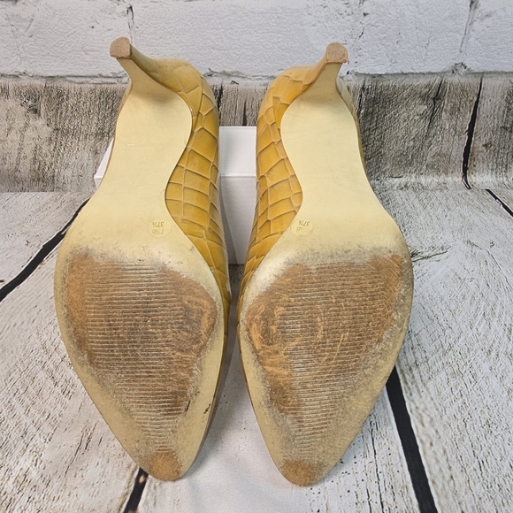 BCBGirls Yellow Croc-Embossed Heels Sophisticated Classy Womens 7.5 - Picture 7 of 7